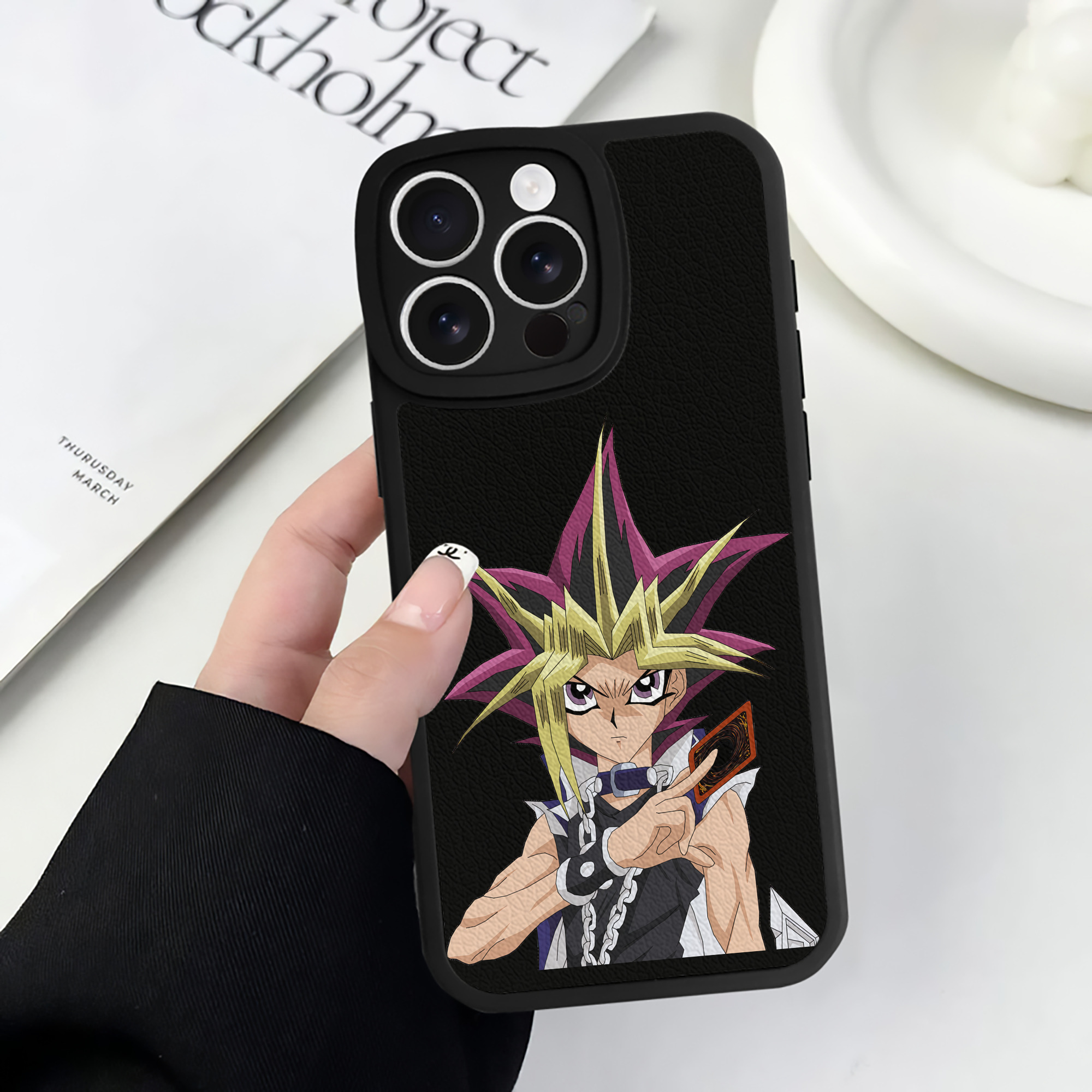 （画像用） 遊☆戯☆王 Yu-Gi-Oh! 【iPhone 16シリーズ対応】シリコンスマホケース（レザー調） 材質：シリコン